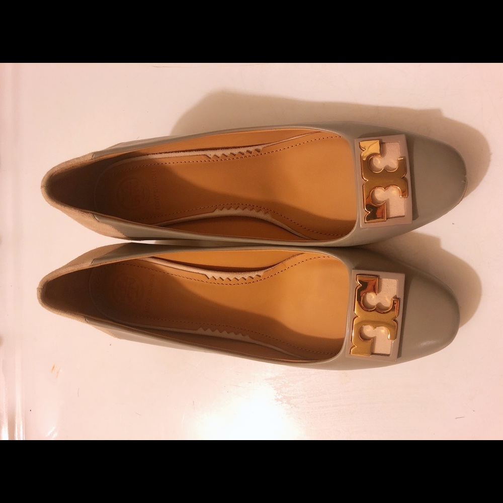 Tory Burch Gigi Rounded-Toe Flat - Picture 2 of 5